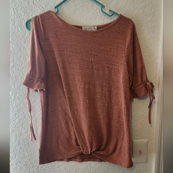 retrlogy Tops - Women's Rust Top with Tie Sleeves